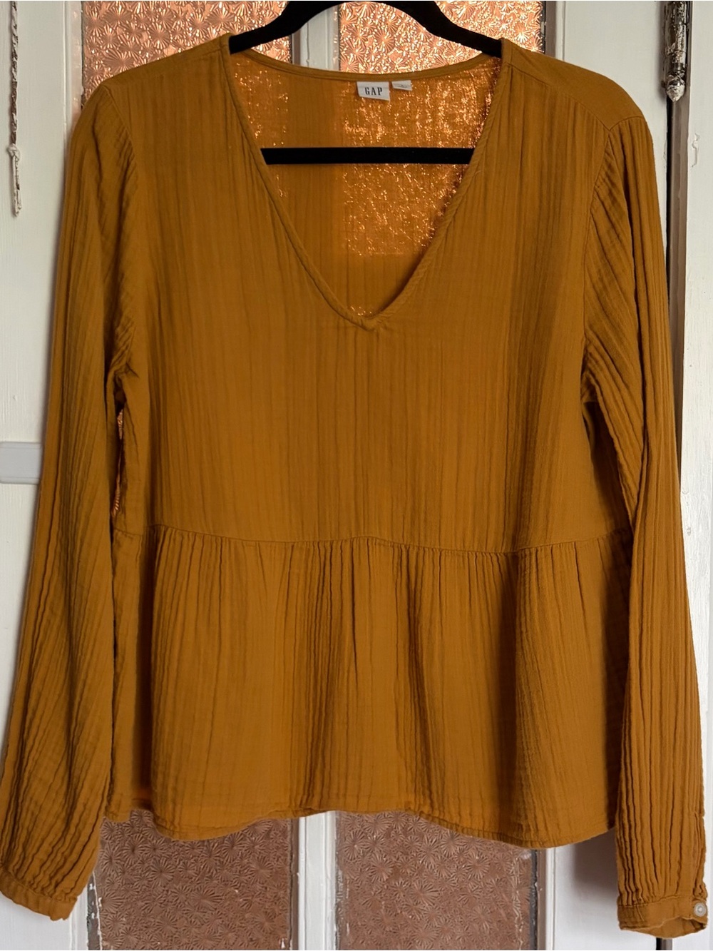 GAP Womens Gold V-Neck Long-Sleeve Peplum Blouse. Large. VGUC